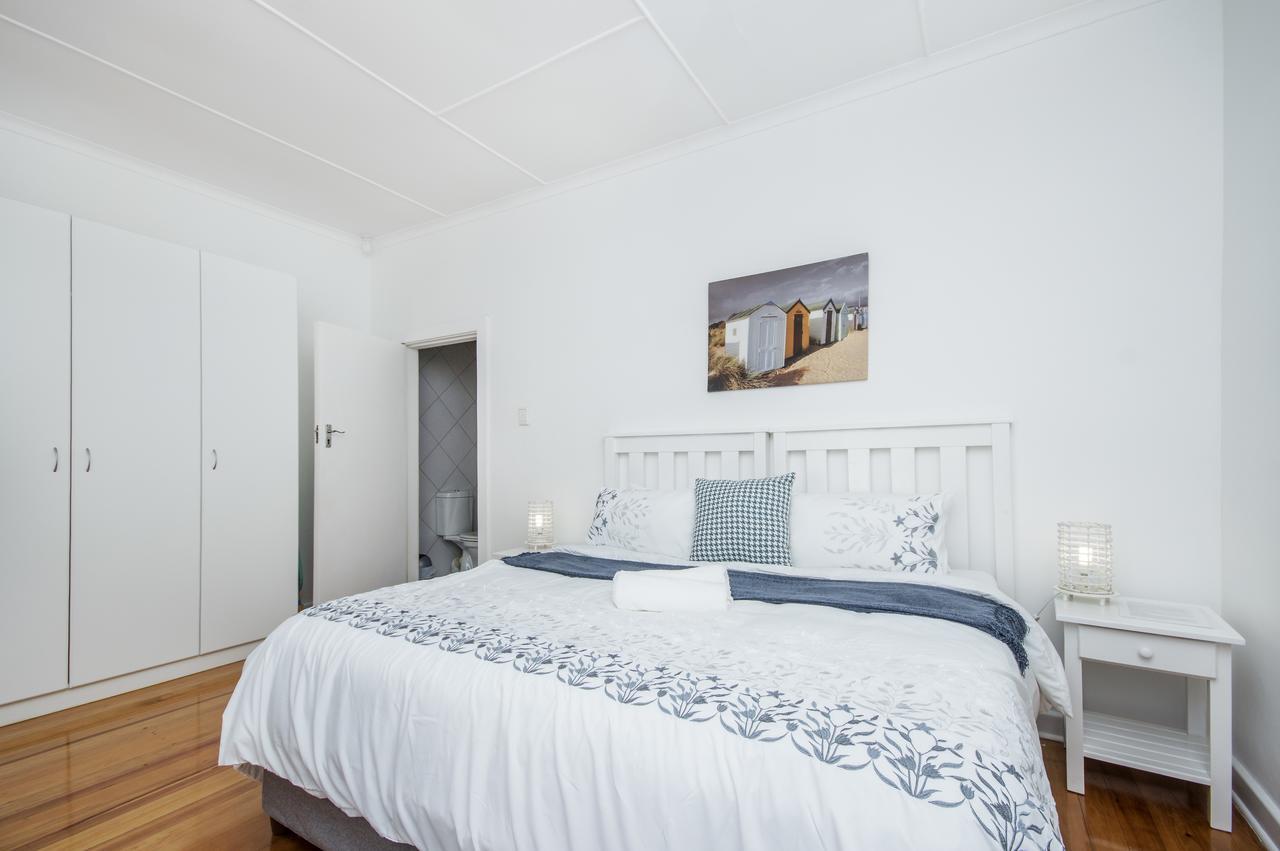 Emabaleni Guest House Pty Ltd Порт-Элизабет Экстерьер фото
